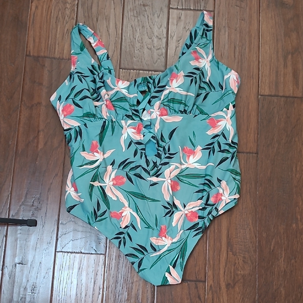 Terra & Sky Floral One Piece Swimsuit with Front Cutouts size 3X (24W-26W)